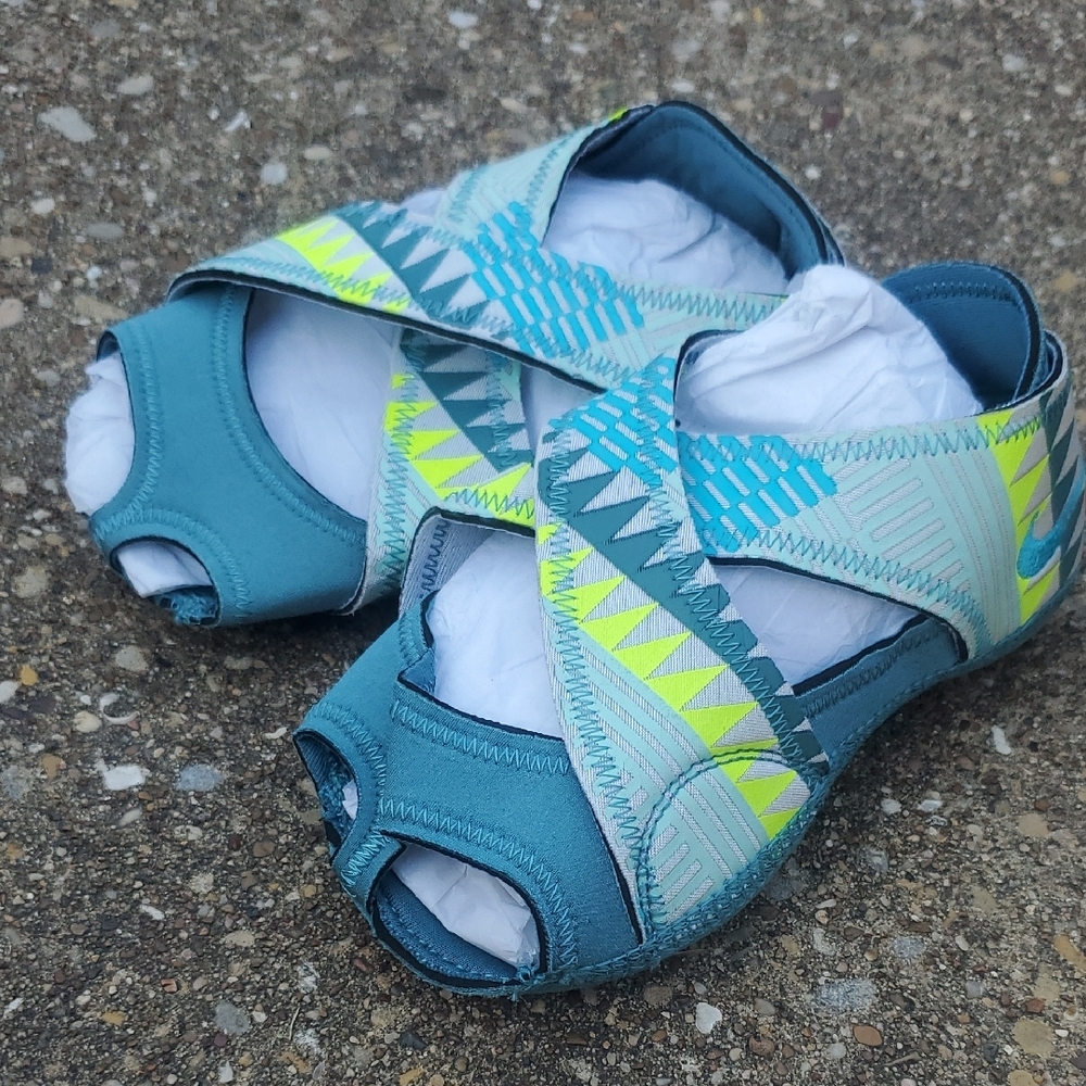 Nike Studio Wrap Dance Yoga Barre Pilates  Indoor Mat Shoes XS 616047-700
